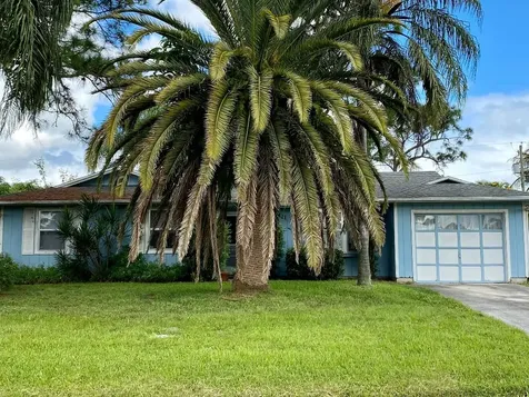 821 SE Walters Terrace Port St Lucie FL 34983