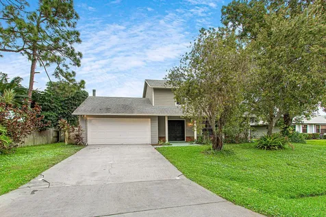 443 SE Wallace Terrace Port St Lucie FL 34983