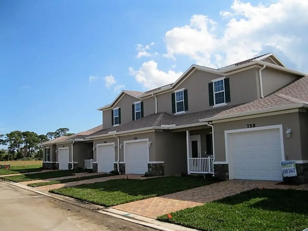 702 NE Waters Edge Lane Port St Lucie FL 34983