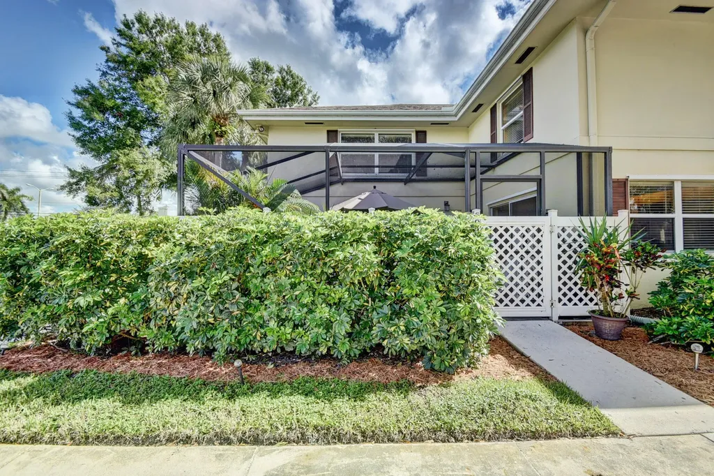 50 Essex Court Royal Palm Beach FL 33411