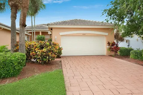 10841 Royal Caribbean Circle Boynton Beach FL 33437