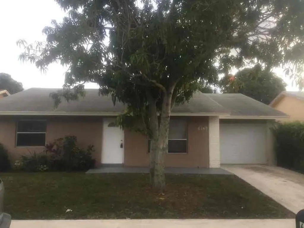 6149 Wauconda Way E Lake Worth FL 33463