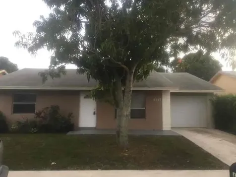 6149 Wauconda Way E Lake Worth FL 33463
