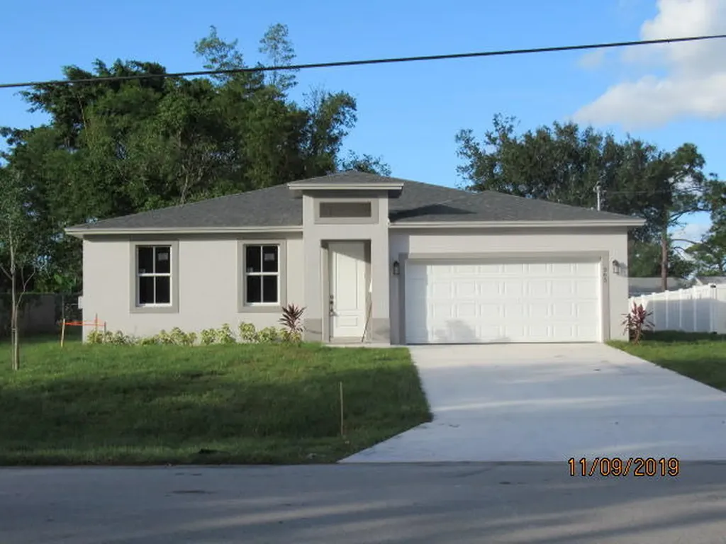 365 SE Thanksgiving Avenue Port St Lucie FL 34984