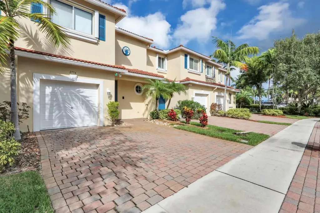 2756 S Evergreen Circle Boynton Beach FL 33426