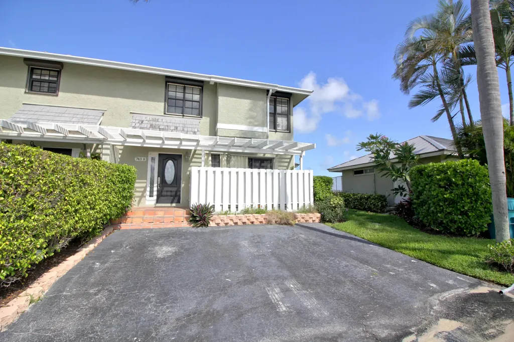 743 NE 12th Terrace Boynton Beach FL 33435