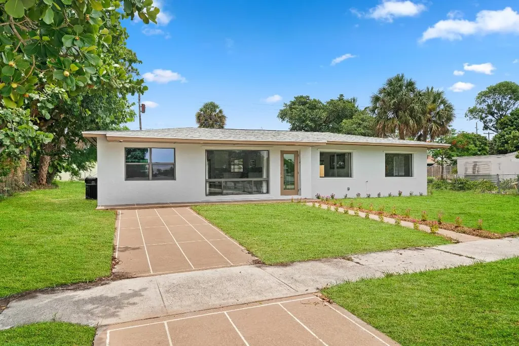 3520 Lake Osborne Drive Lake Worth Beach FL 33461