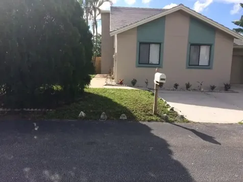5840 Strawberry Lakes Circle Lake Worth FL 33463
