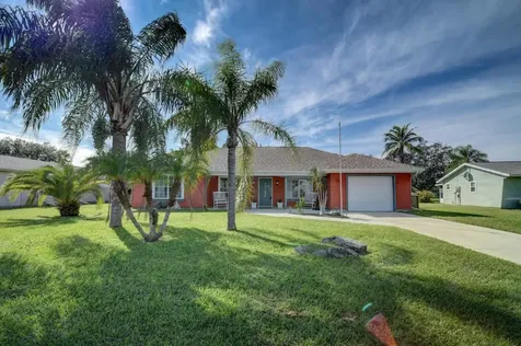 1318 SE Vestridge Lane Port St Lucie FL 34952