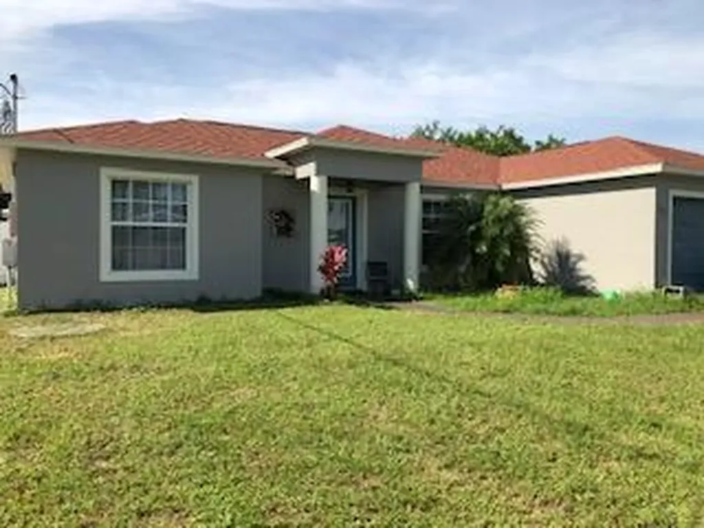 562 NW Cardinal Drive Port St Lucie FL 34983