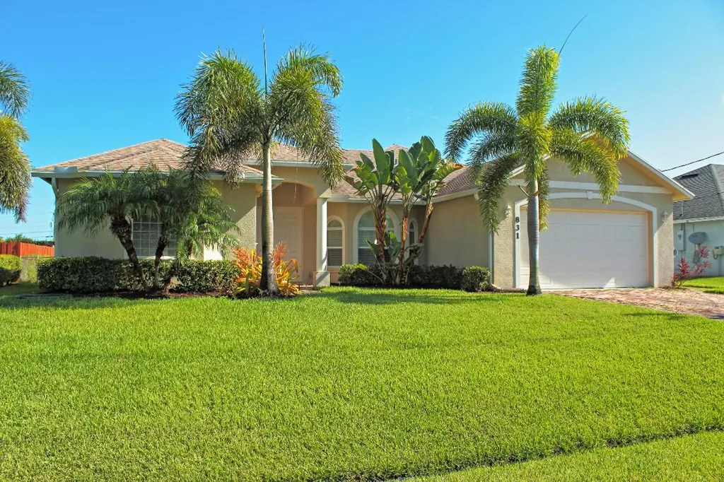 831 SW Hamberland Avenue Port St Lucie FL 34953