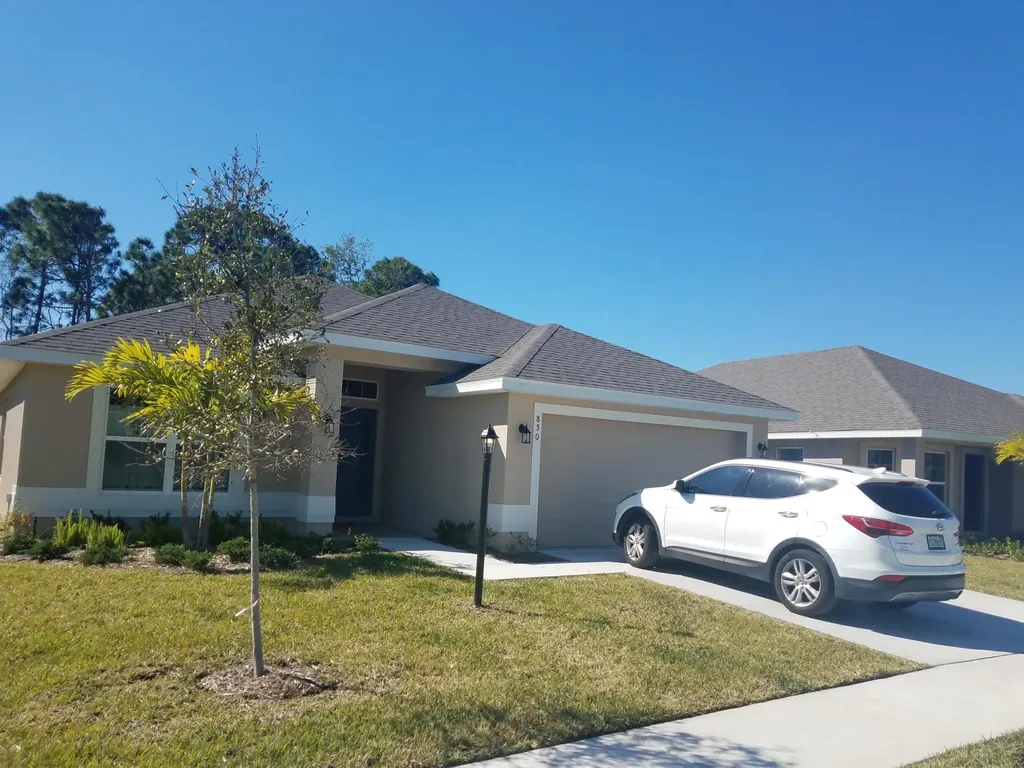813 NE Whistling Duck Way Port St Lucie FL 34983