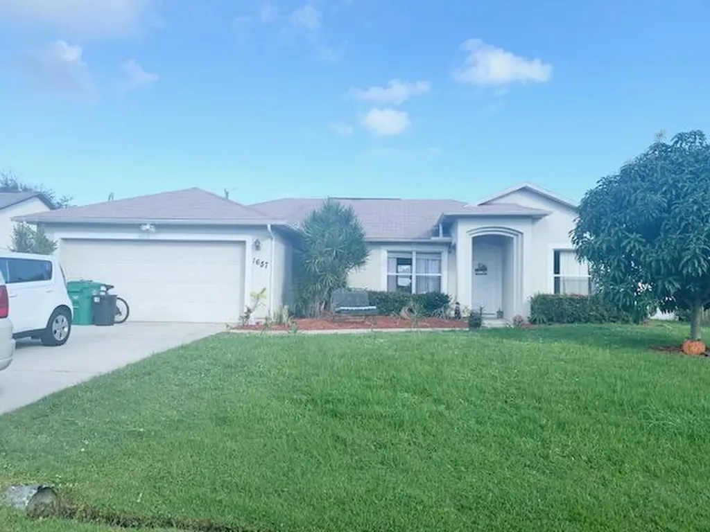 1657 SE Ridgewood Street Port St Lucie FL 34952