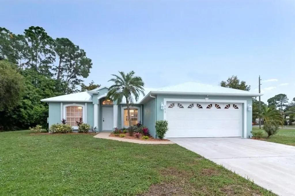 402 SE Wallace Terrace Port St Lucie FL 34983