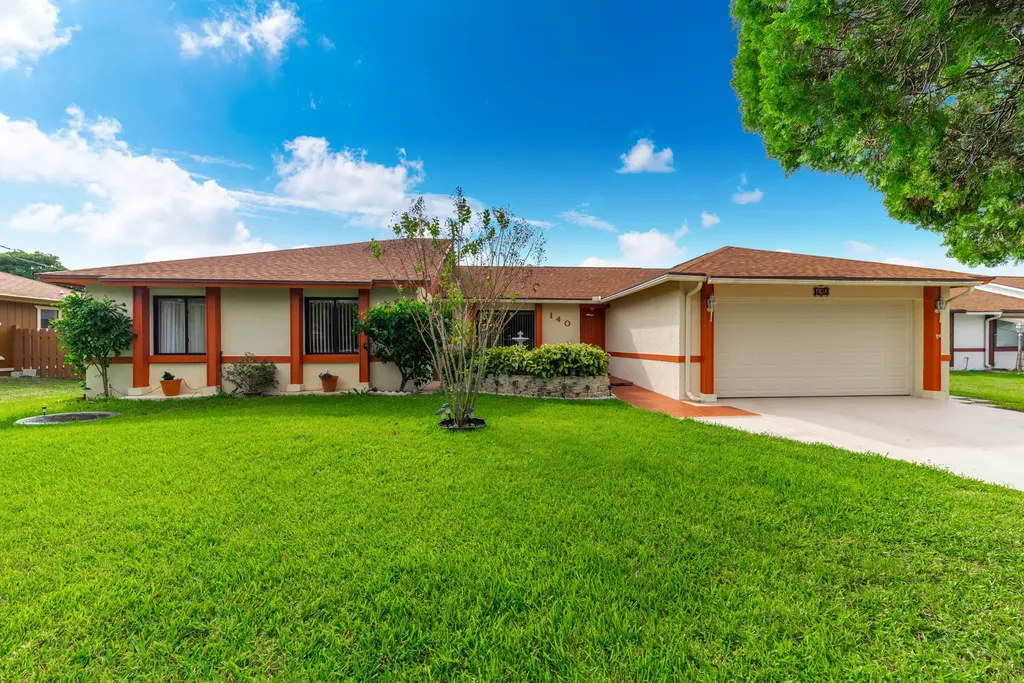 140 SE Lakehurst Drive Port St Lucie FL 34983