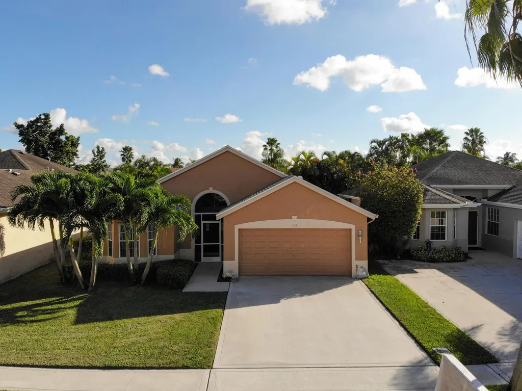 104 Saddle Trail Royal Palm Beach FL 33411