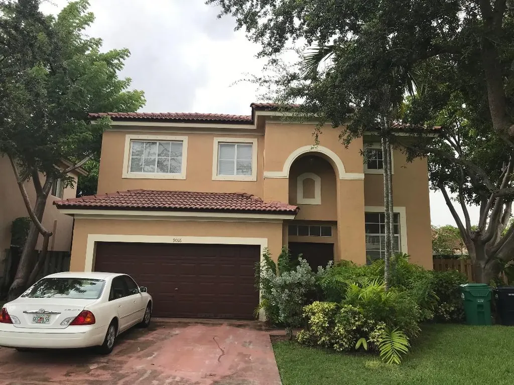9016 SW 215th Street Cutler Bay FL 33189