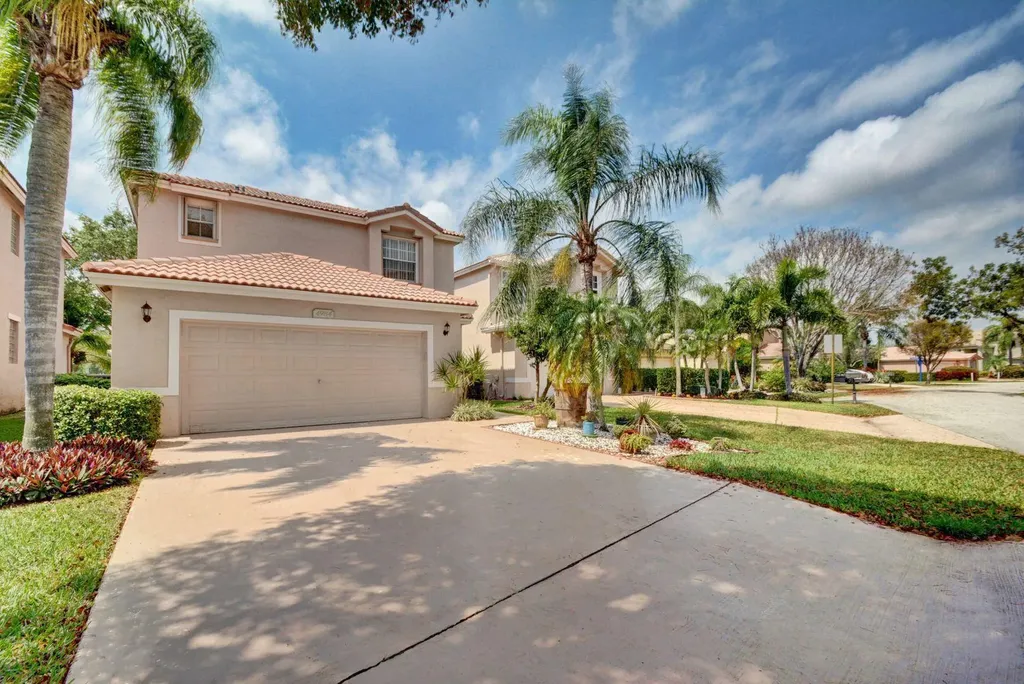 4984 Pelican Manor Coconut Creek FL 33073