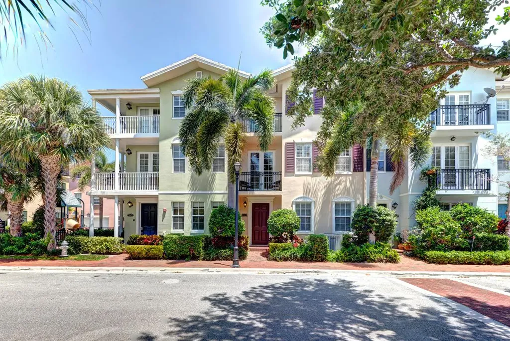 1043 W Heritage Club Circle Delray Beach FL 33483