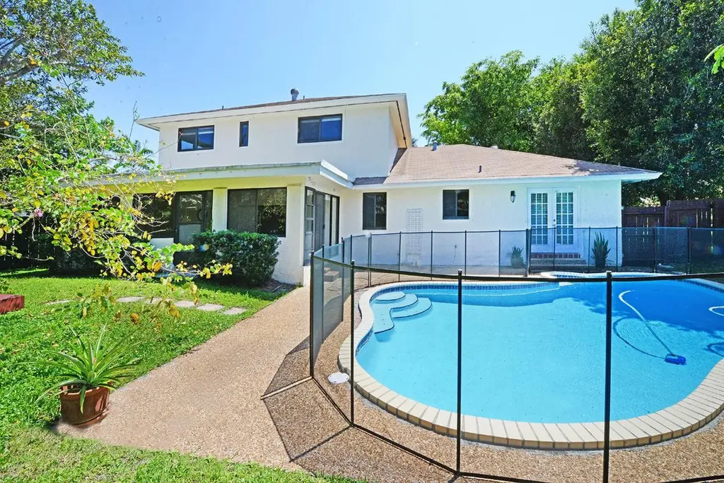 221 N Country Club Boulevard Boca Raton FL 33487
