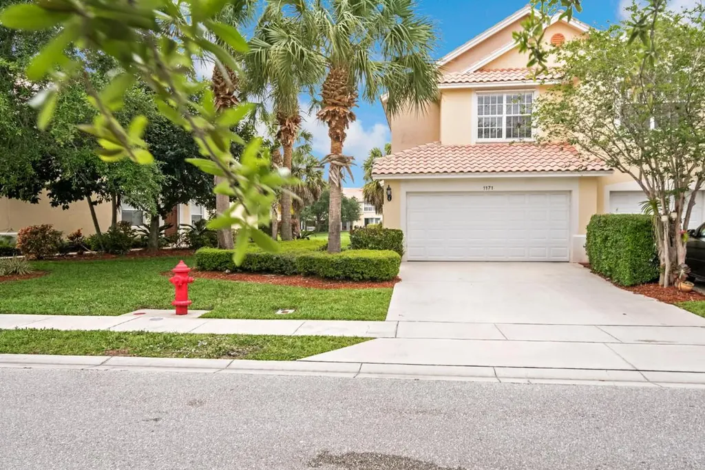 1171 Pinewood Lake Court Greenacres FL 33415