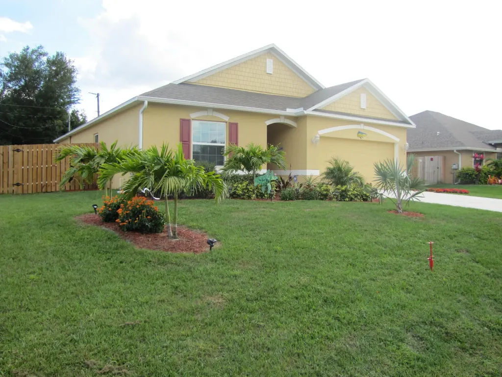 1226 SW Jacqueline Avenue Port St Lucie FL 34953