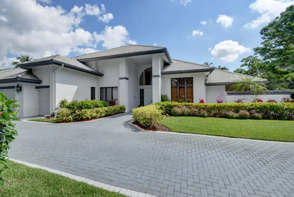 5672 NW 23rd Way Boca Raton FL 33496