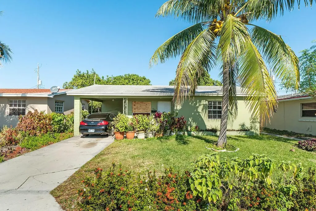 926 S A Street Lake Worth Beach FL 33460