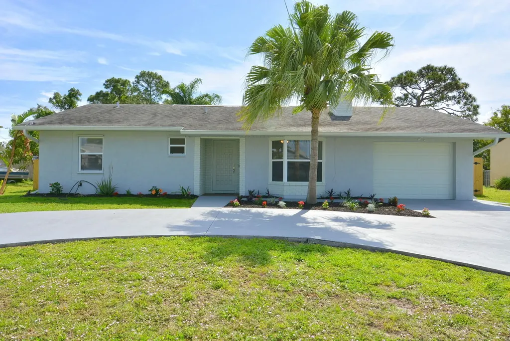 2157 SE Floresta Drive Port St Lucie FL 34984