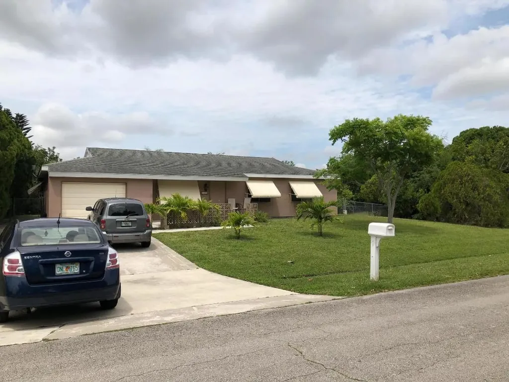 298 SW Kimball Circle Port St Lucie FL 34953