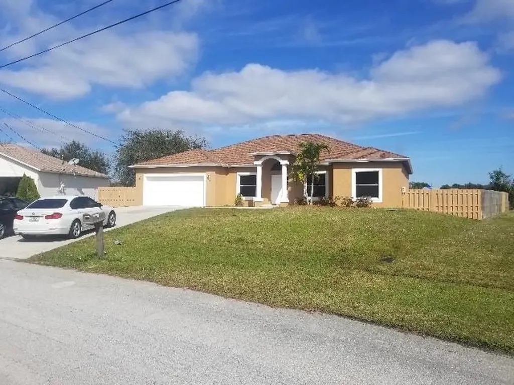 6725 NW Dorothy Street Port St Lucie FL 34983