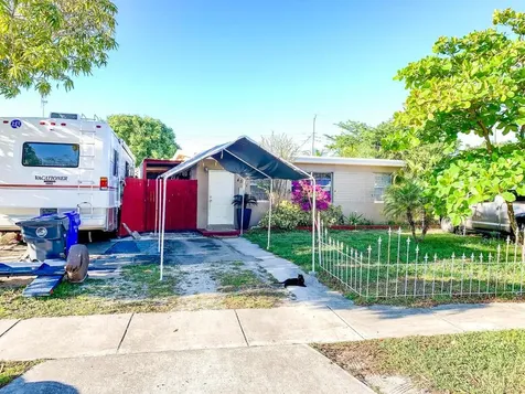 4531 SW 40th Street West Park FL 33023