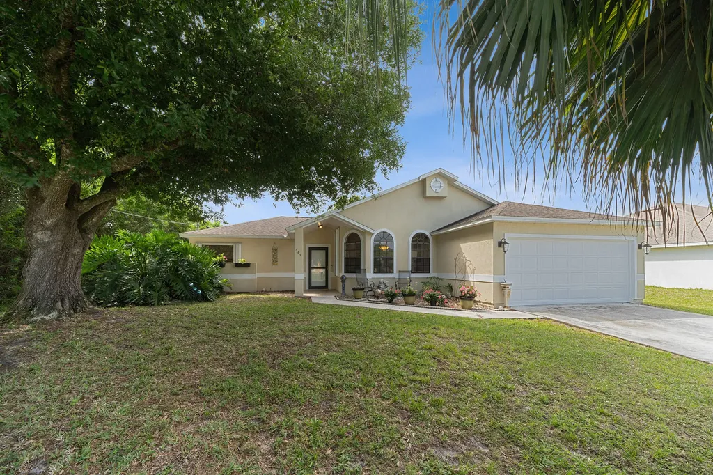 563 NW Twylite Terrace Port St Lucie FL 34983