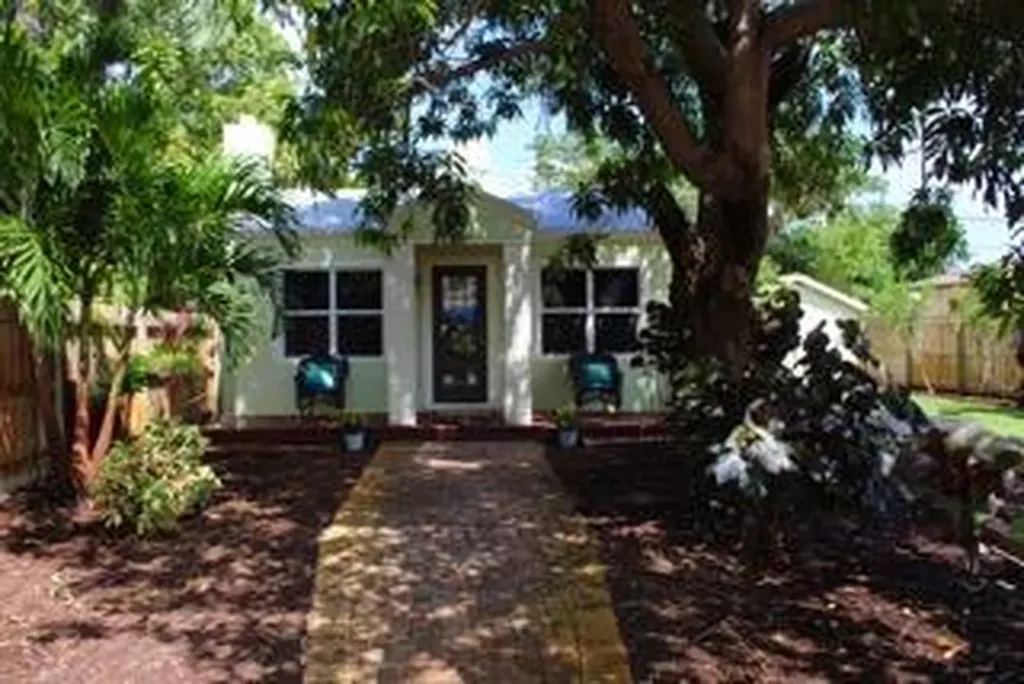 614 S L Street Lake Worth Beach FL 33460