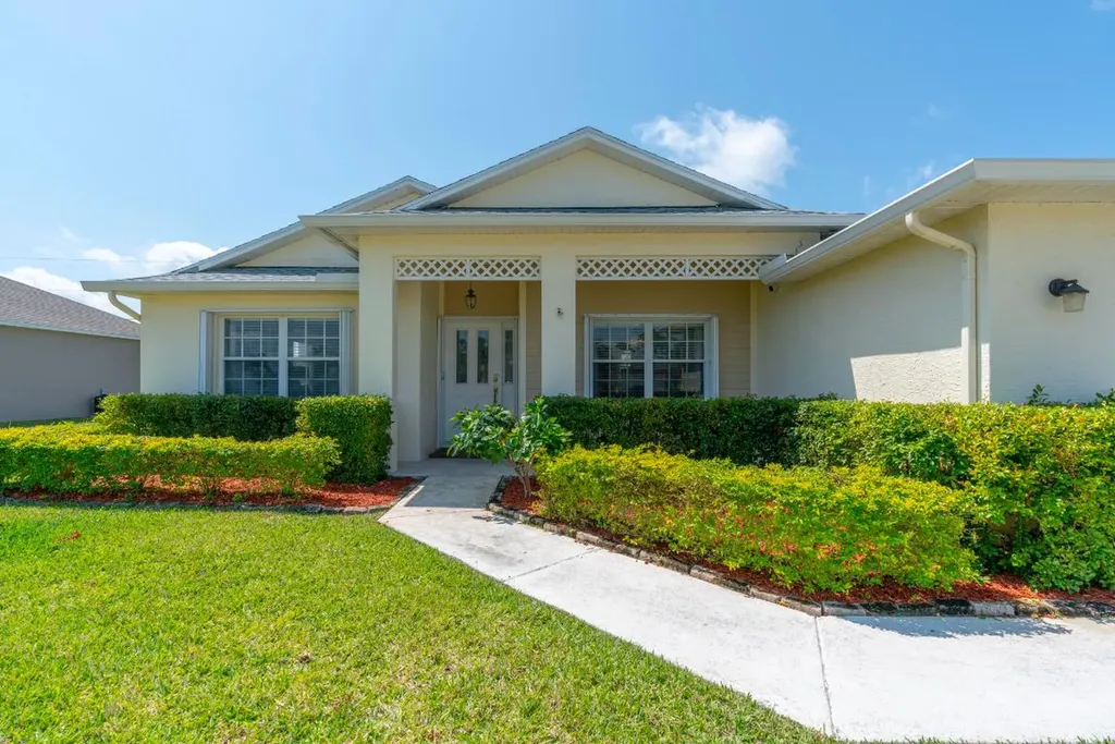 1114 SW Gaffney Avenue Port St Lucie FL 34953