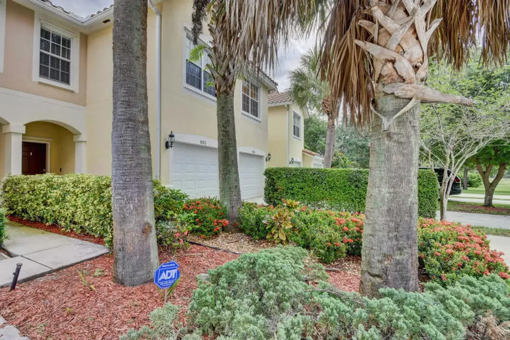 1073 Pinewood Lake Court Greenacres FL 33415