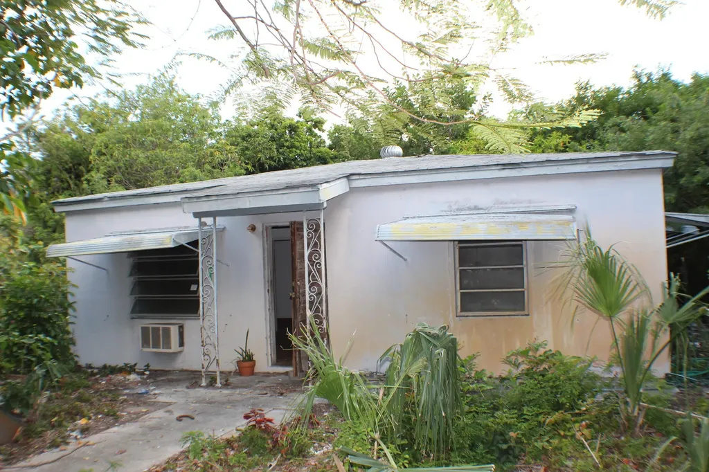 665 NW 43rd Street Oakland Park FL 33309