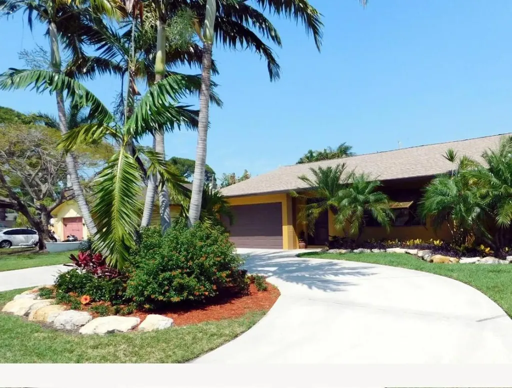 2560 SW 10th Court Boynton Beach FL 33426