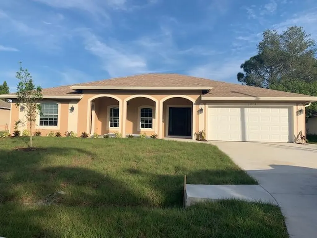 472 NW Archer Avenue Port St Lucie FL 34983