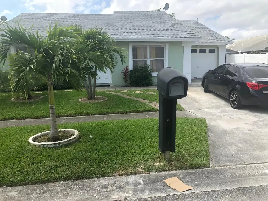 5332 Blueberry Hill Avenue Lake Worth FL 33463