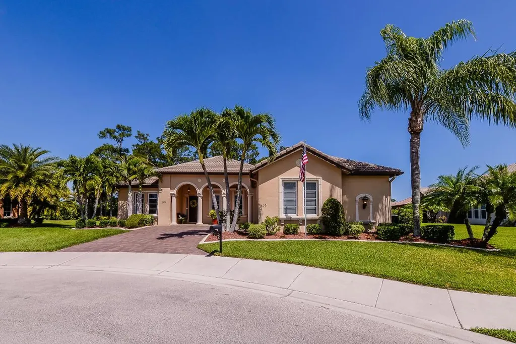 832 SW Vineland Court Port St Lucie FL 34986