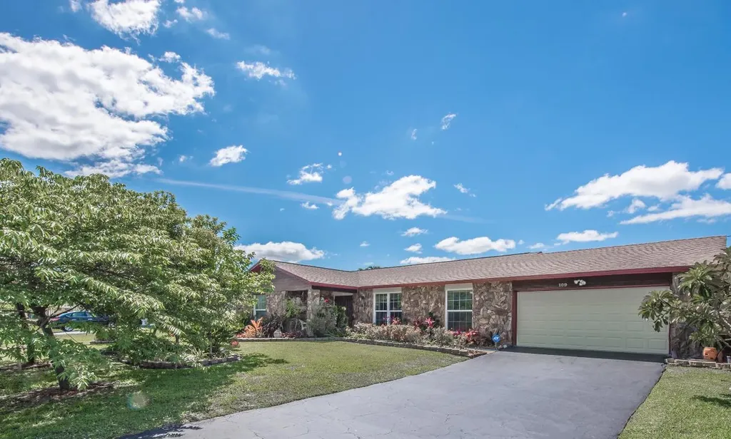 109 W Plumosa Lane Lake Worth FL 33467