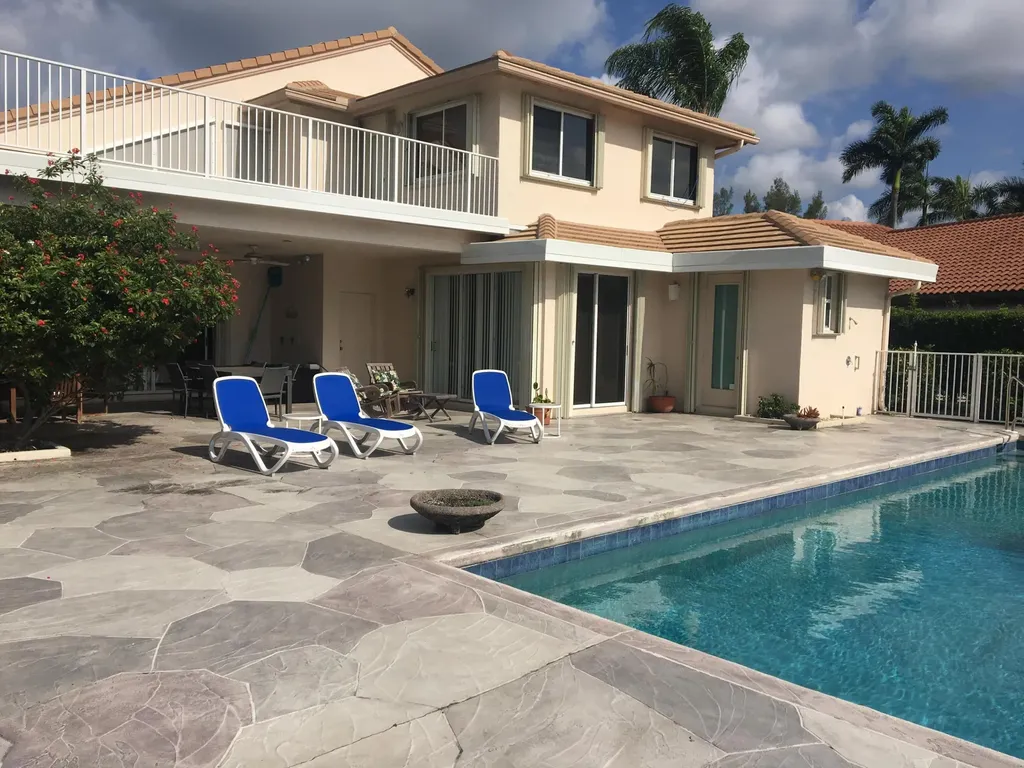 18 Sutton Drive Boynton Beach FL 33436
