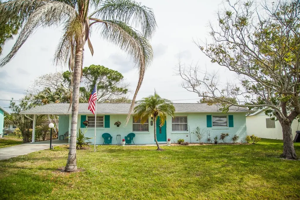 2002 SE Jackson Street Stuart FL 34997