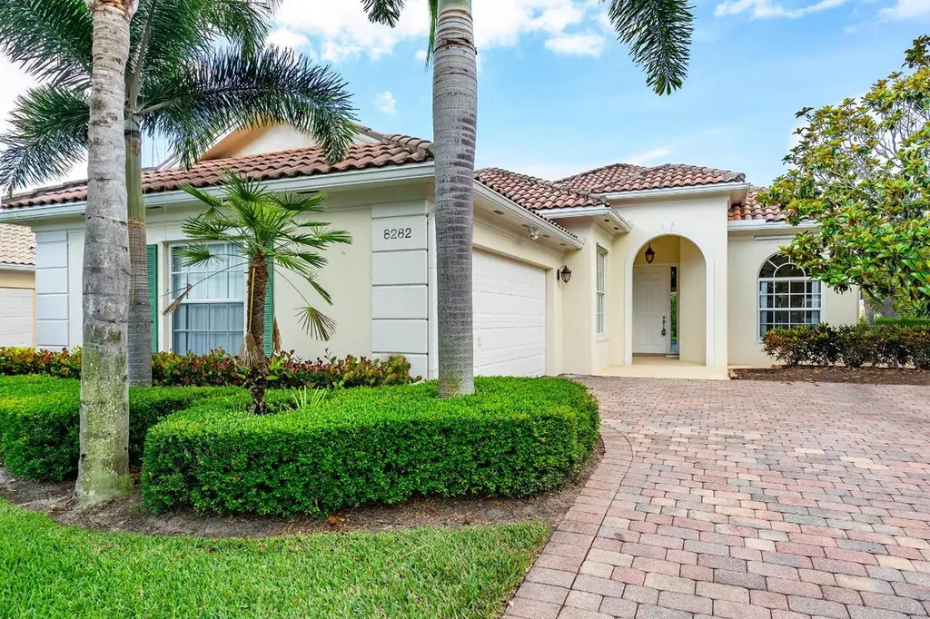 8282 Dominica Place Wellington FL 33414