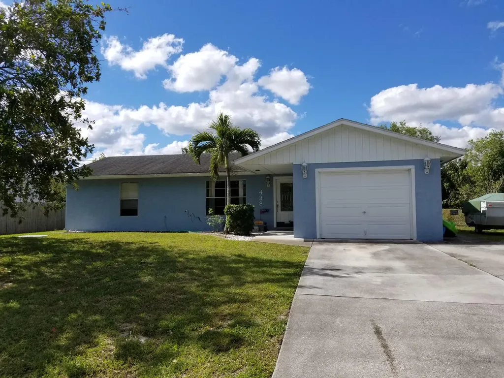 438 SW Violet Avenue Port St Lucie FL 34983