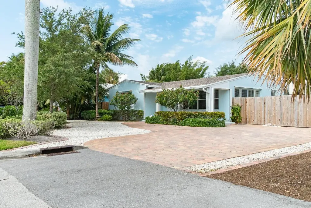1601 S Palmway Lake Worth Beach FL 33460