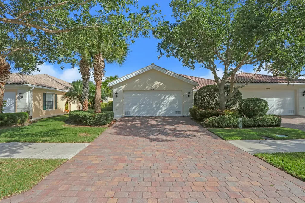 8443 SE Retreat Drive Hobe Sound FL 33455