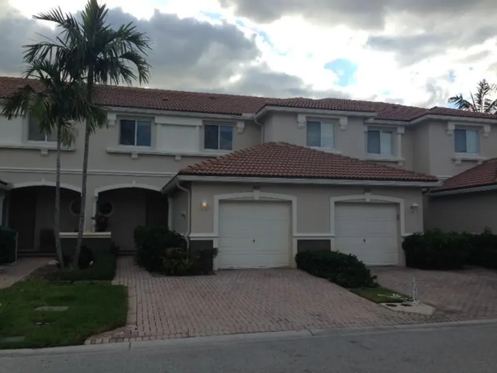 2053 Oakhurst Way Riviera Beach FL 33404