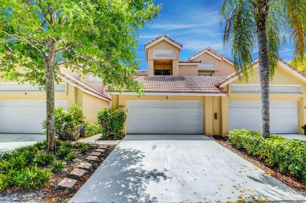 23085 Aqua View Boca Raton FL 33433